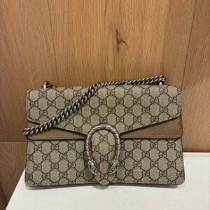 GUCCI Dionysus GG Medium Shoulder Bag
